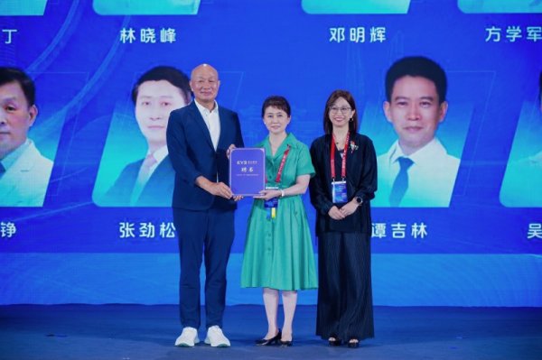 精选期货配资 超八成60岁以上人群老花、白内障并存，爱尔眼科开启老视多学科诊疗新时代